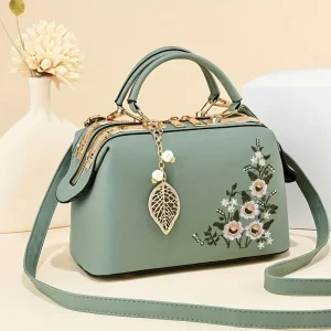 The New 2024 Stylish Tote Bag for Wo Is Trendy And Fashionable.