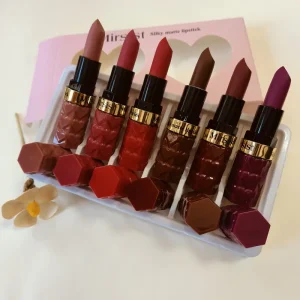SAM SUGAR Lipstick, Coral Bead, Waterproof Long-Lasting Shine Non-Stick Formula, Suitable for All Light Beige Types, Bright Red Tint, Cream Texture Moisturizing Balm, Moisturizing Ingredients